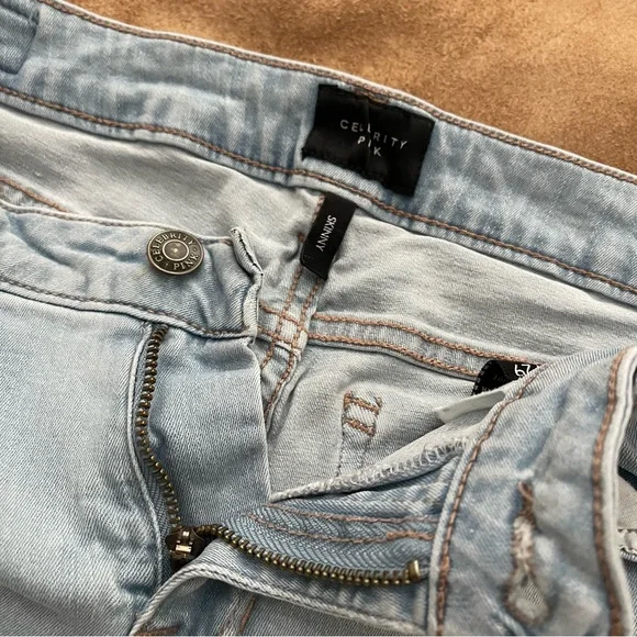 Celebrity Pink Jeans Skinny Stretch Light Wash Jeans Size 9/29 - Picture 4 of 14